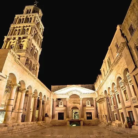 Art Center - 2 *