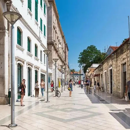 Apartment Luxury Art 1- In The Heart Of