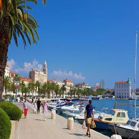 Luxury Art 1- In The Heart Of Apartment