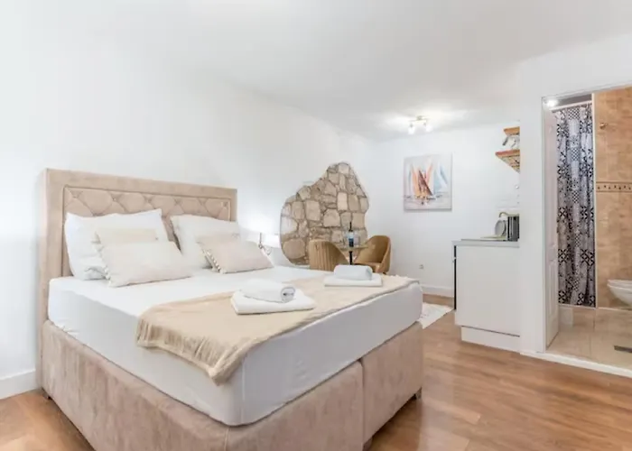 Luxury Art 1- In The Heart Of Apartment Split