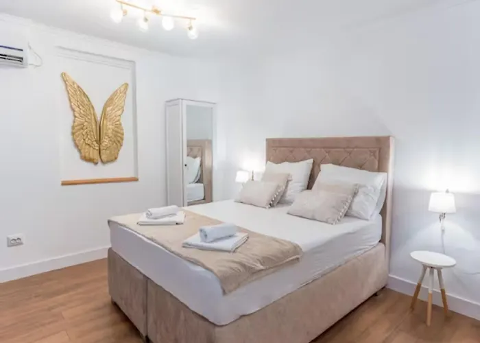 Luxury Art 1- In The Heart Of Apartment